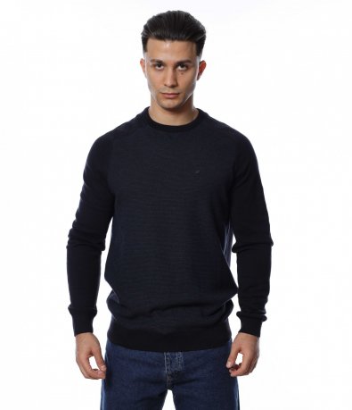 Пуловер с метална емблема 14351